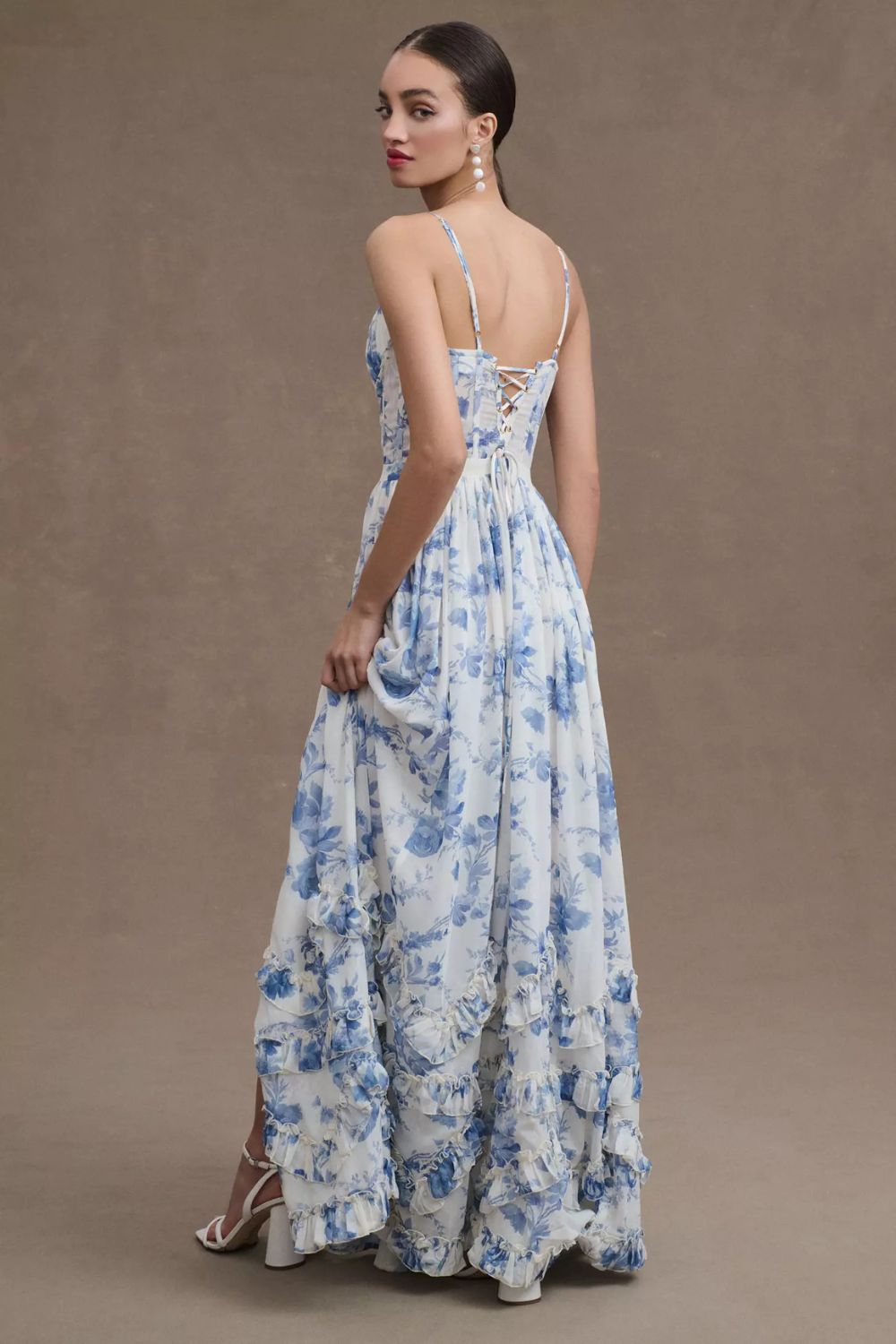 Sophia Blake – Sleek Lines, Effortless Style