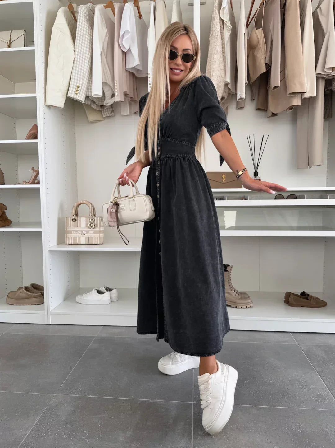 Avery Lightwash Dress – Casual Denim with Vibrant Style