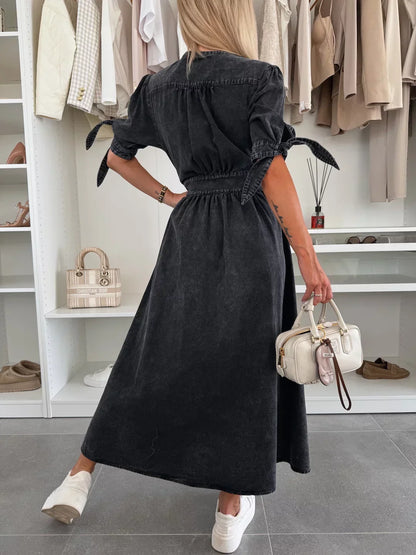 Avery Lightwash Dress – Casual Denim with Vibrant Style