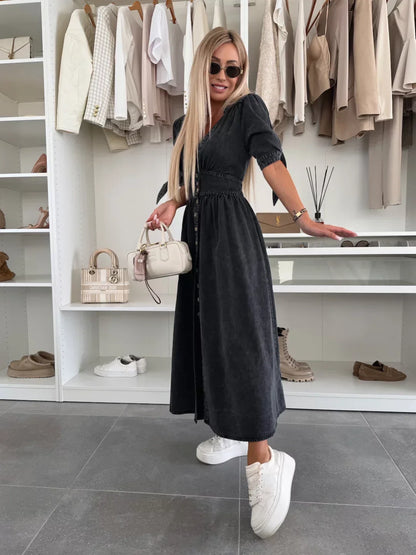 Avery Lightwash Dress – Casual Denim with Vibrant Style